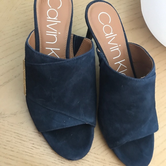 Open toe and back heels - Picture 2 of 3